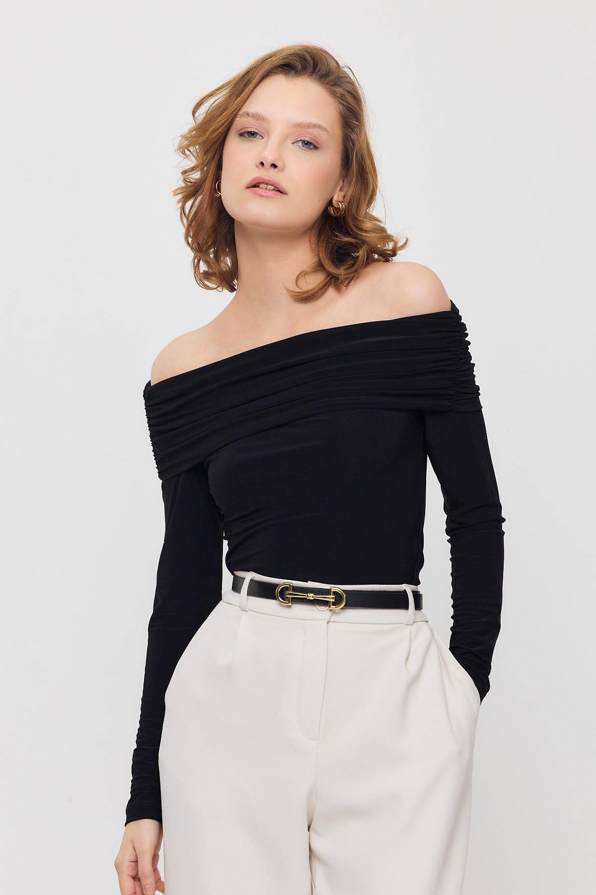 12222 Madonna Yaka Büzgülü Bluz Siyah - Stilay