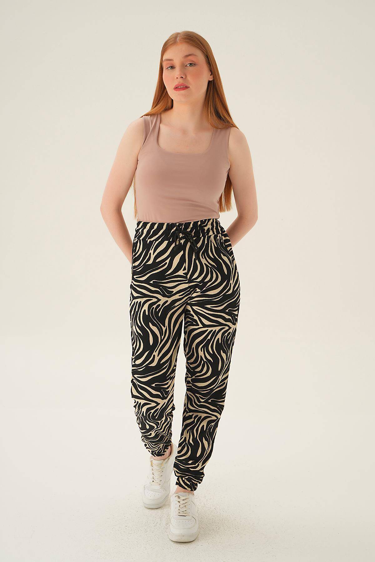 15818 Desenli Eşoman Ekru - Stilay