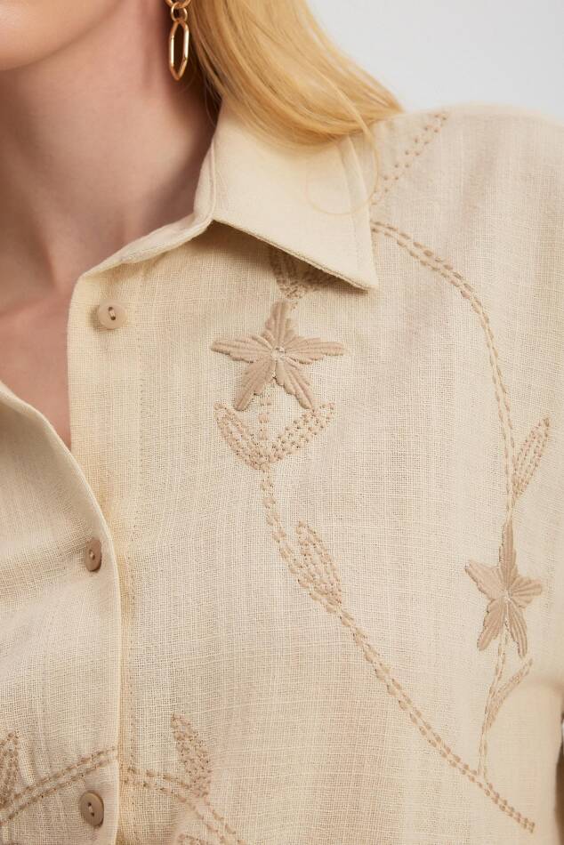 2006 Çiçek Nakışlı Gömlek Taş - 4