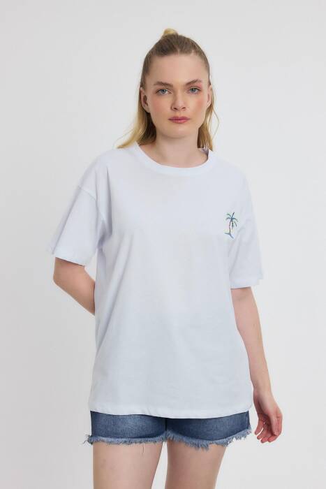 2150-16 Bisiklet Yaka Nakışlı Tişört Beyaz - Stilay