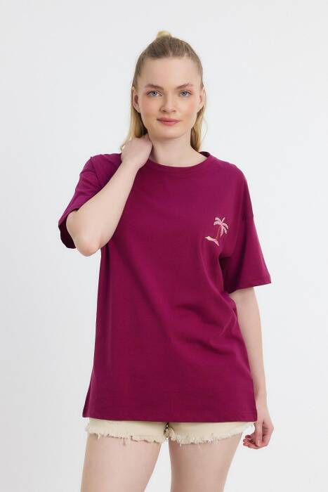 2150-16 Bisiklet Yaka Nakışlı Tişört Bordo - Stilay