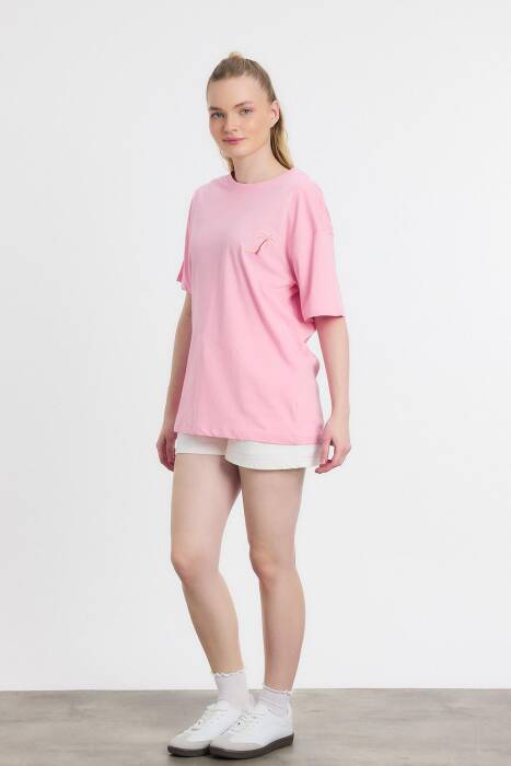 2150-16 Bisiklet Yaka Nakışlı Tişört Pembe - Stilay