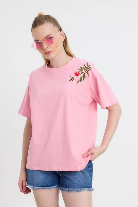 2150-21 Çiçek Nakışlı Tişört Pembe 