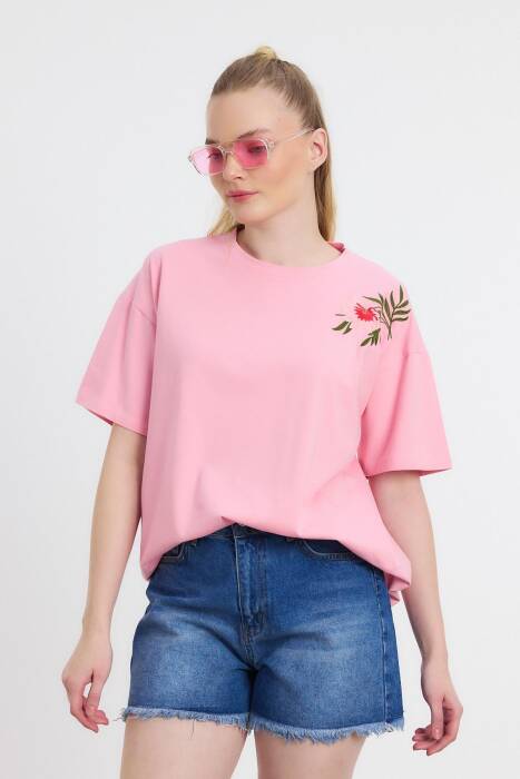 2150-21 Çiçek Nakışlı Tişört Pembe - Stilay