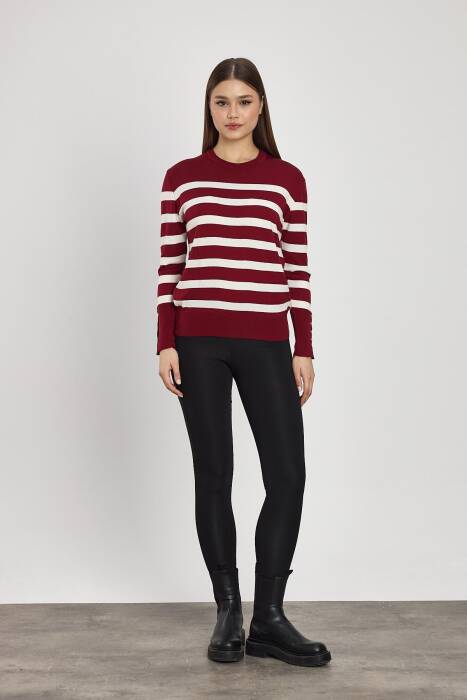 24346 Çizgili Kol Düğme Detay Kazak Bordo - Stilay