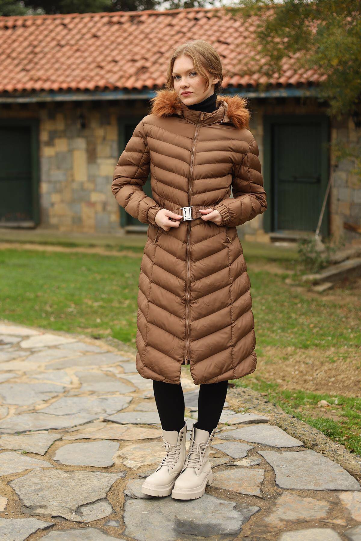 3409 Kapüşonlu Uzun Şişme Mont Taba - Stilay