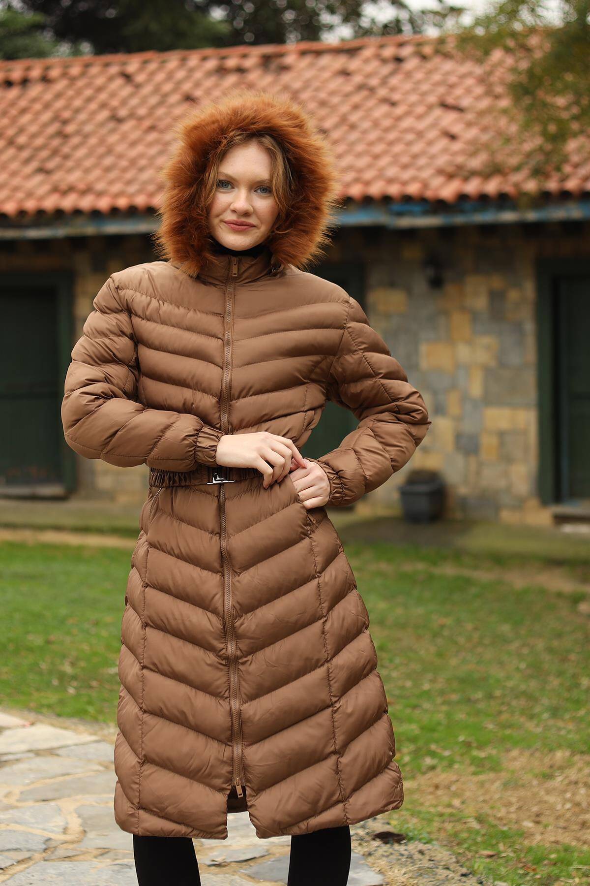 3409 Kapüşonlu Uzun Şişme Mont Taba - Stilay