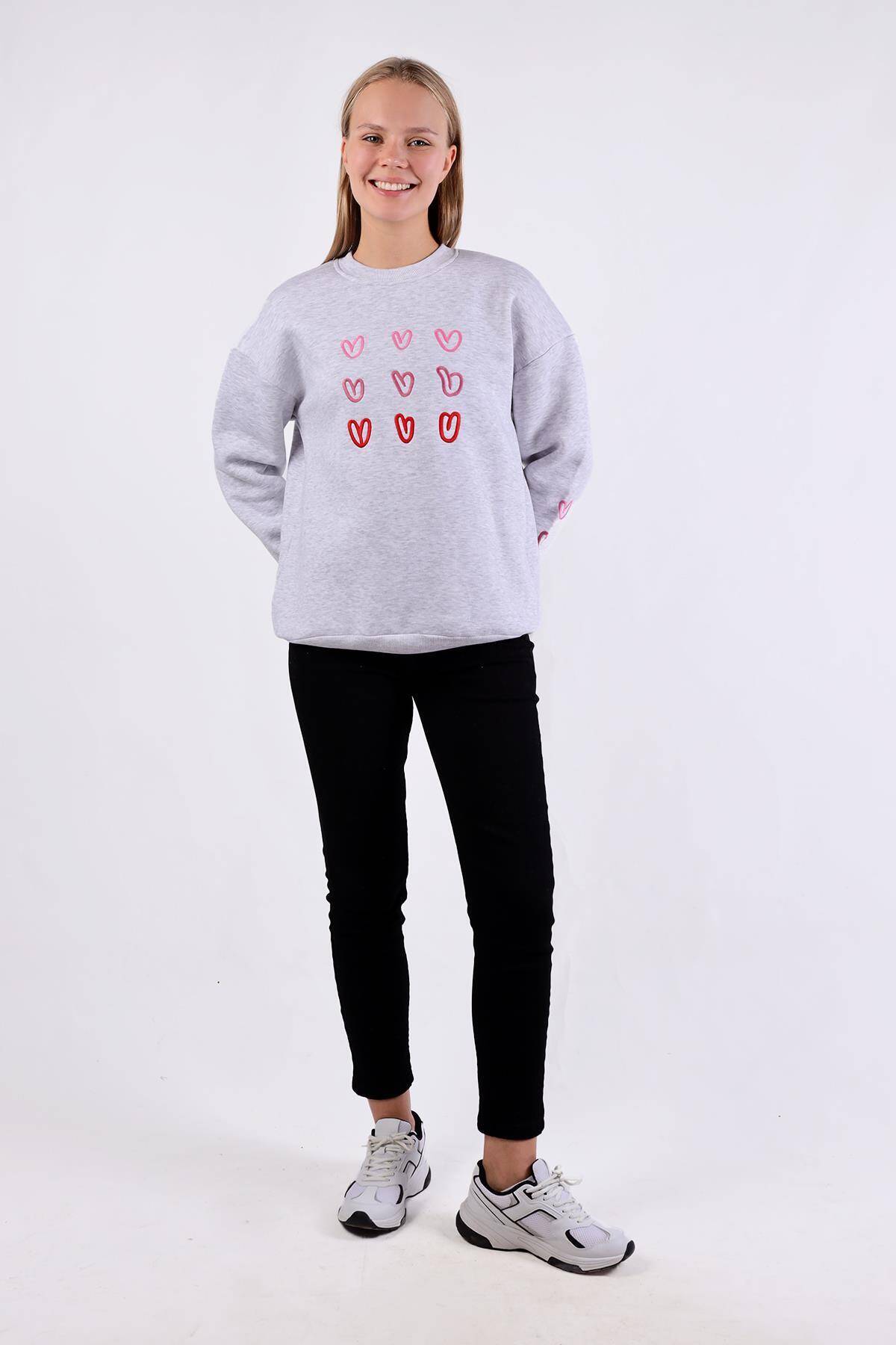 9175M Bisiklet Yaka Kalp Nakışlı Sweat Gri - 7
