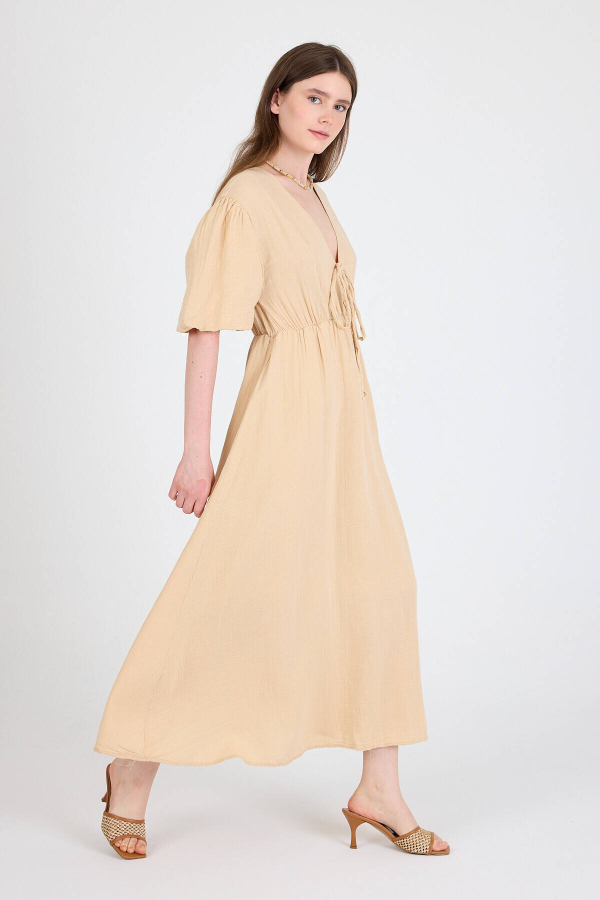 Bej %100 Pamuk Ön Bağlama Detaylı Midi Elbise 4785A - Stilay