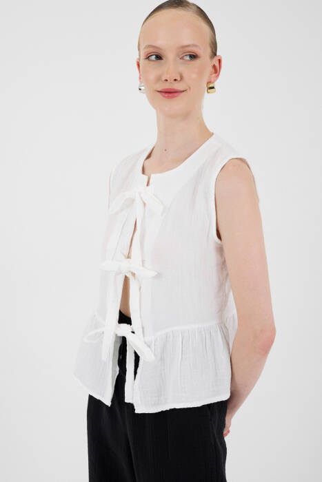 Beyaz %100 Pamuk Müslin Fırfır ve Bağlama Detaylı Bluz 4827A - Stilay