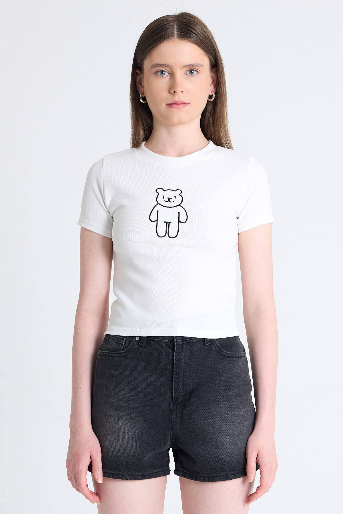 Beyaz Ayıcık İşlemeli Slim Fit Crop Tişört 2217 - Stilay