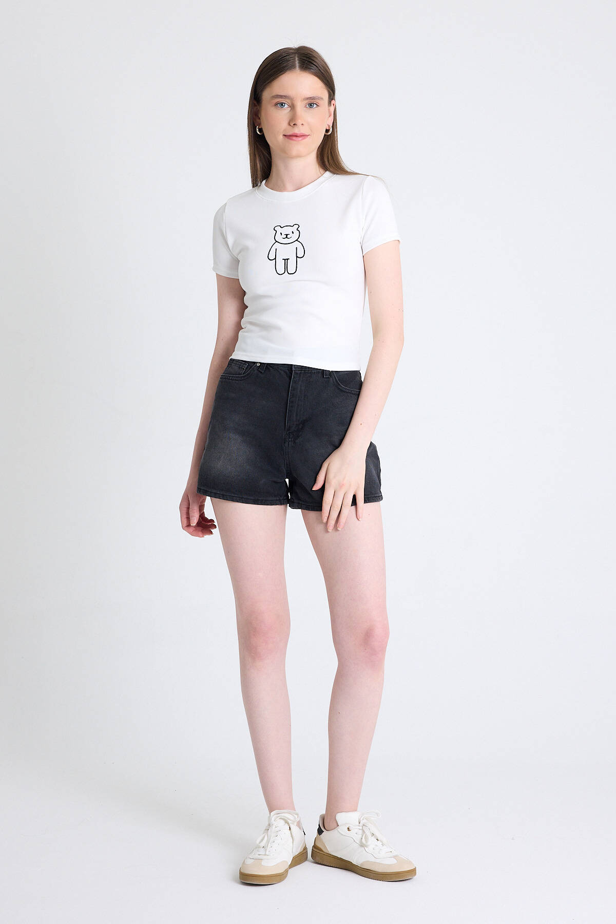Beyaz Ayıcık İşlemeli Slim Fit Crop Tişört 2217 - 3