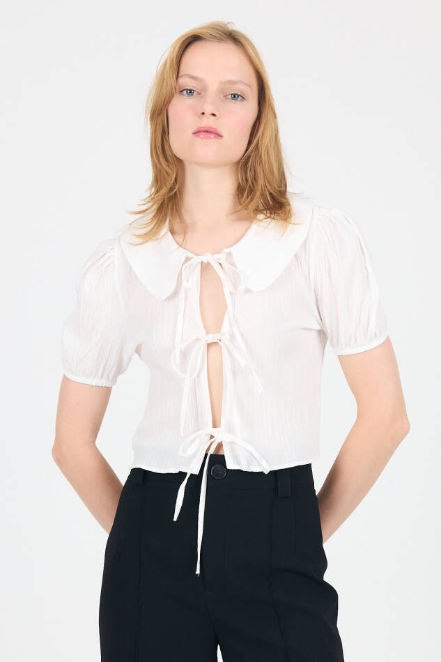 Beyaz Bağlama Detaylı Bebe Yaka Crop Bluz 8064 - 2