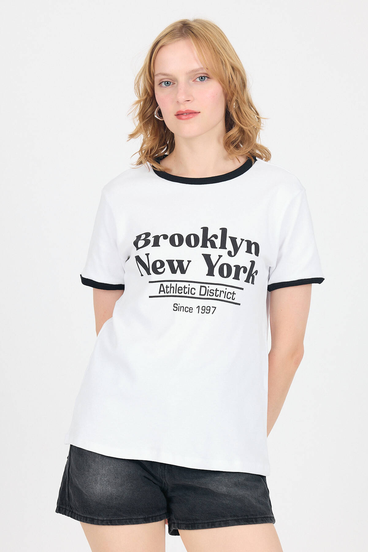 Beyaz Baskılı Relaxed Fit Ribana Detaylı Tişört 5652 - Stilay