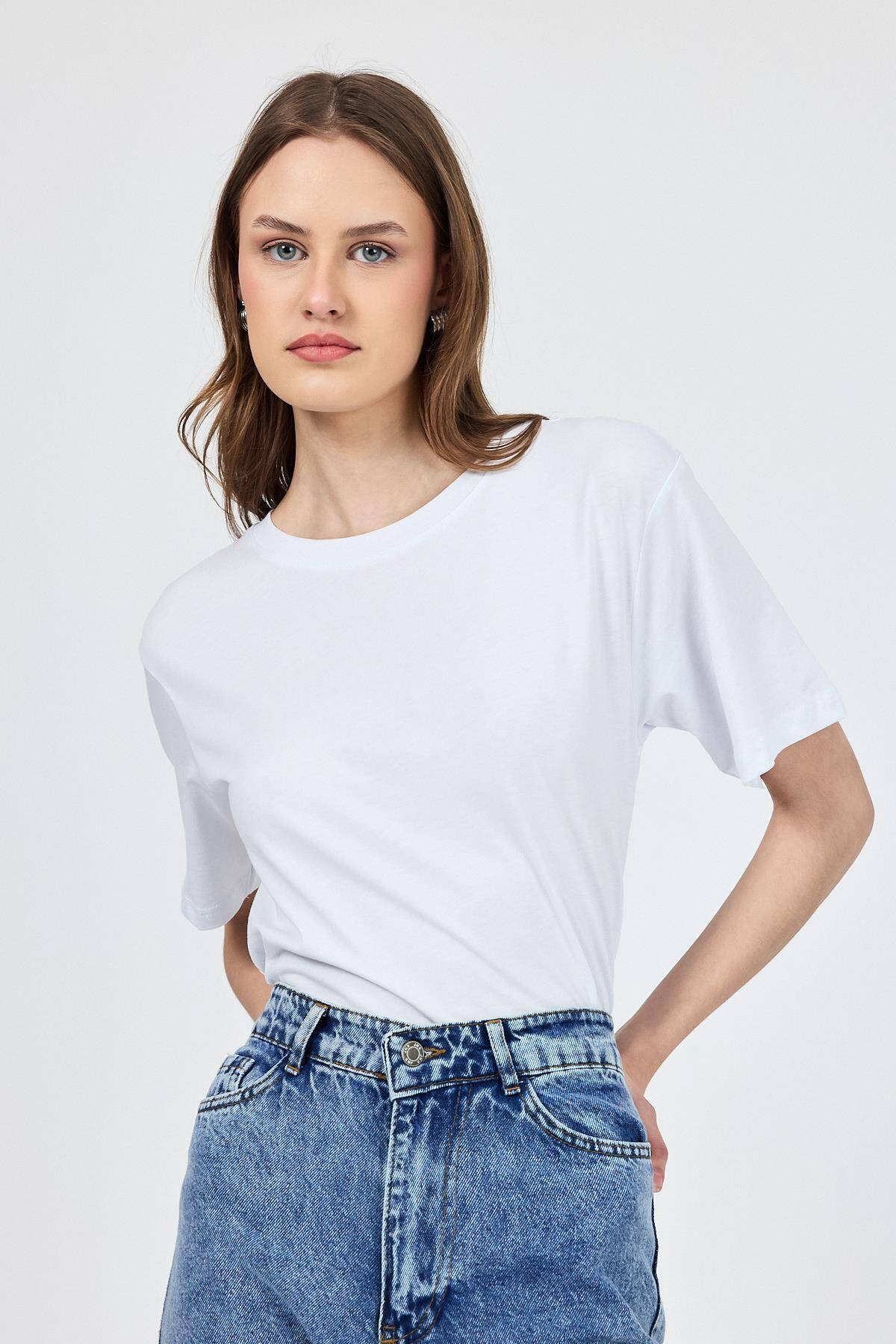 Beyaz Bisiklet Yaka %100 Pamuk Relaxed Fit Tişört 2142M - Stilay