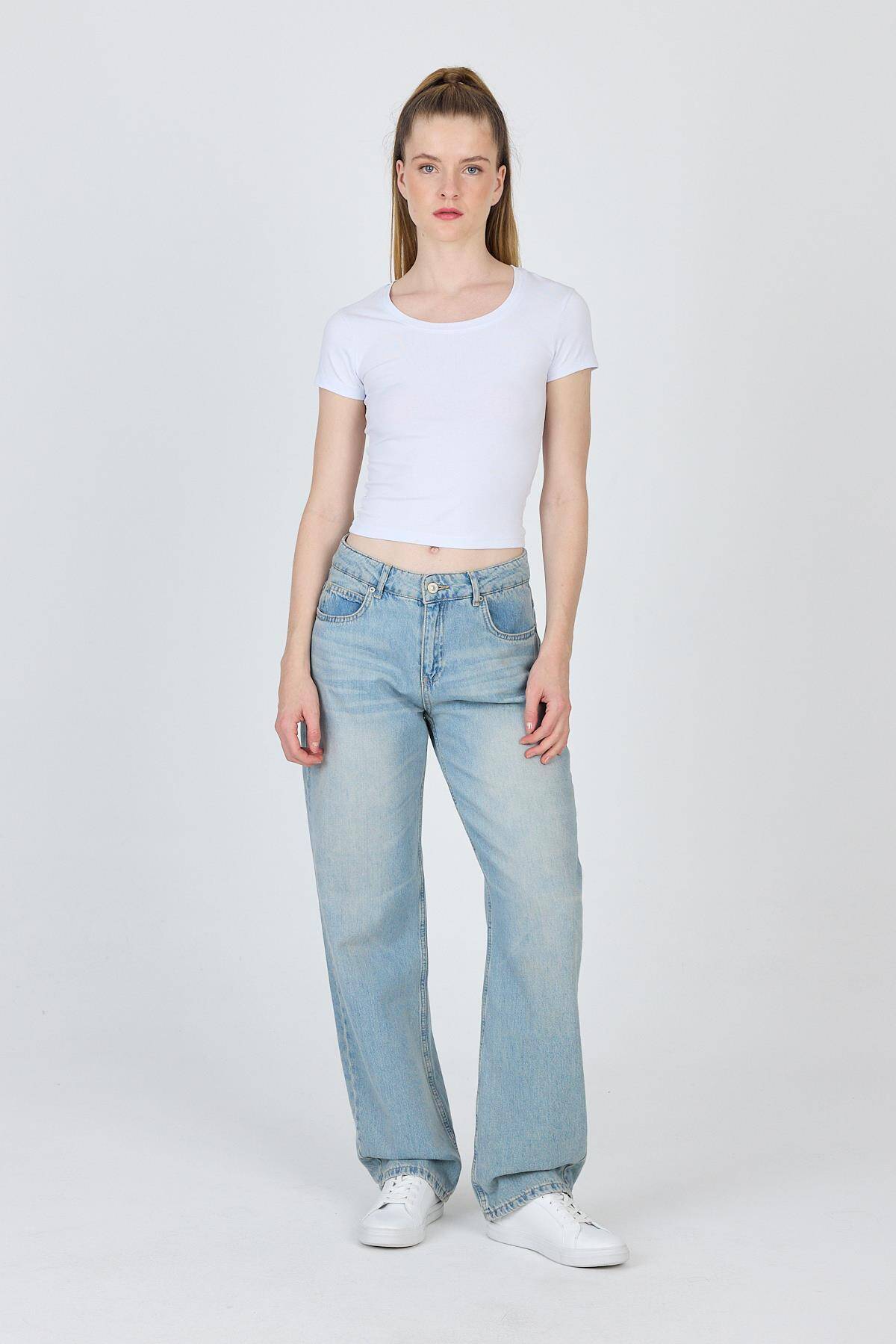 Beyaz Bisiklet Yaka Basic Crop Tişört 9200M - Stilay