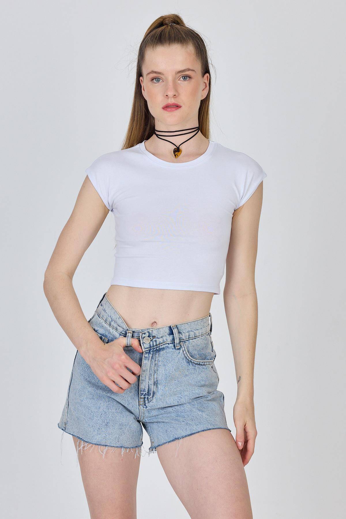 Beyaz Bisiklet Yaka Pamuklu Slim Fit Crop Tişört 9199M - 1
