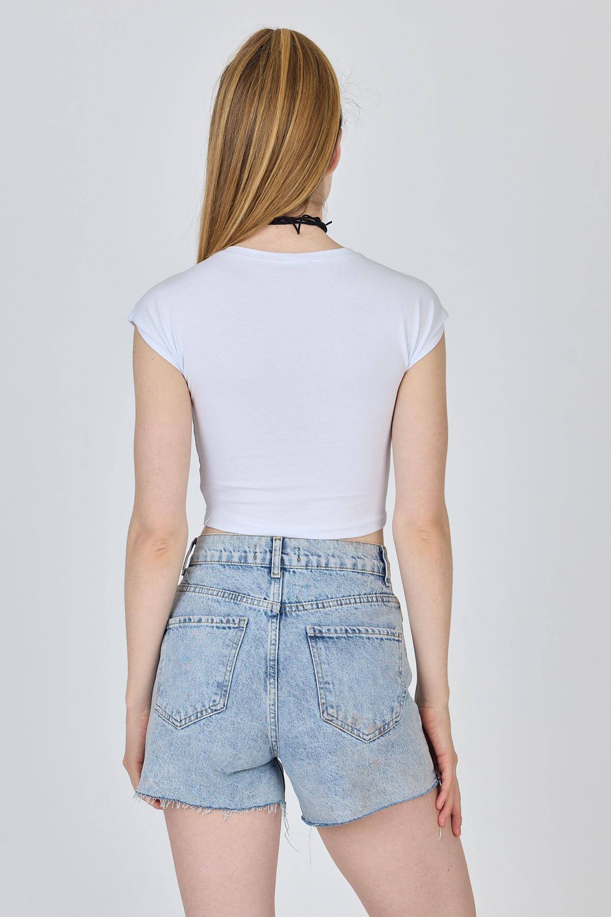 Beyaz Bisiklet Yaka Pamuklu Slim Fit Crop Tişört 9199M - 5