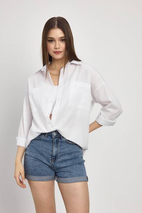 Beyaz Çift Cepli Oversize Uzun Basic Gömlek TCR 6256A 