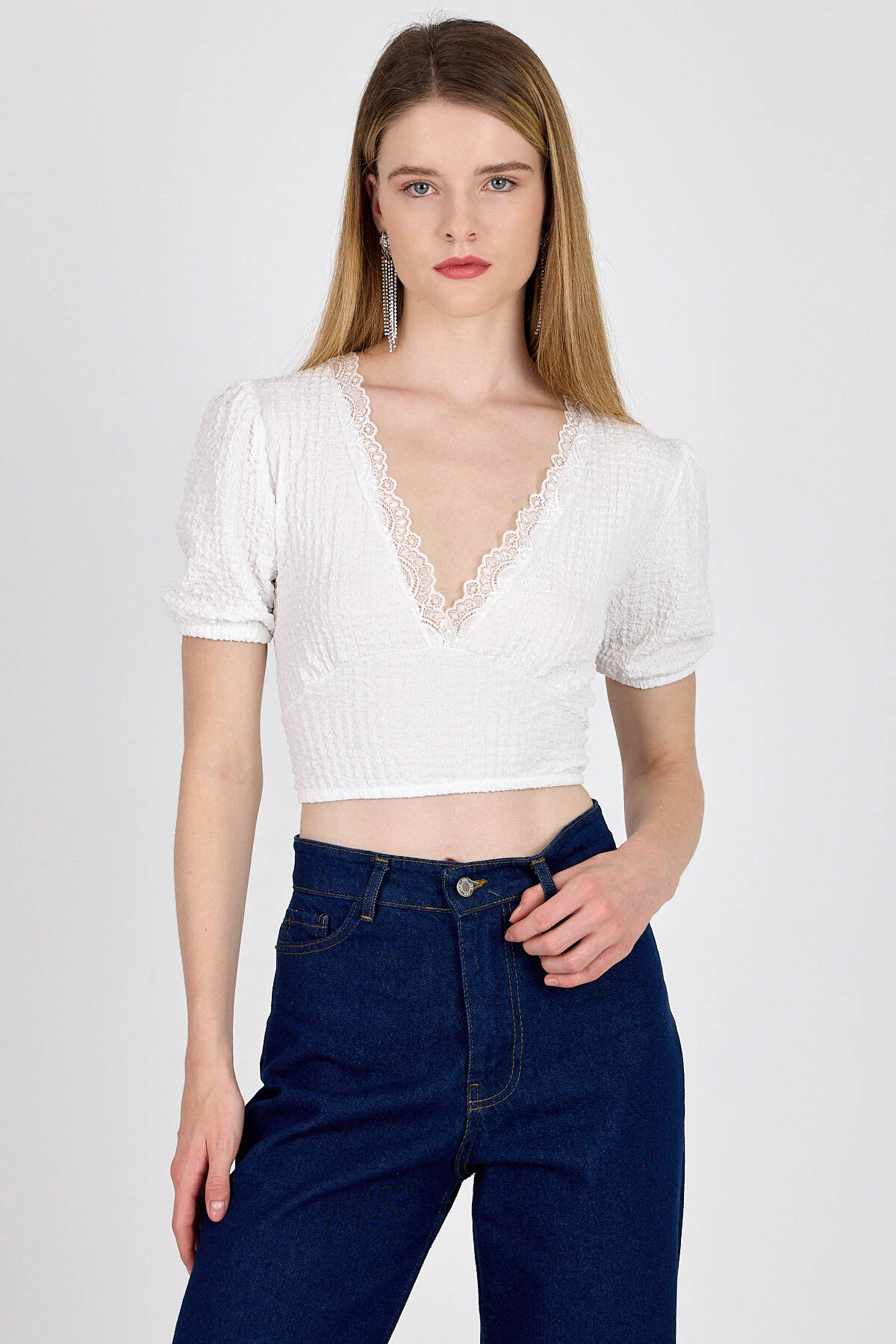 Beyaz Dantel Detaylı Bürümcük Kumaş Crop Bluz 2231 - 1