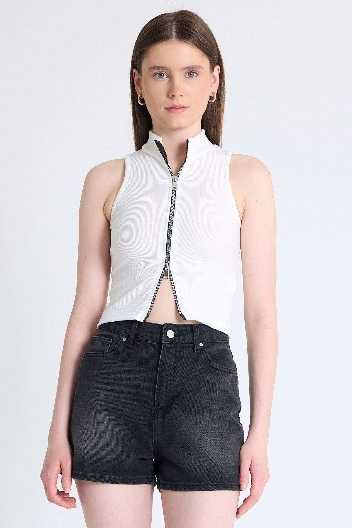 Beyaz Fermuar Detaylı Kolsuz Crop Bluz 2226 - Stilay