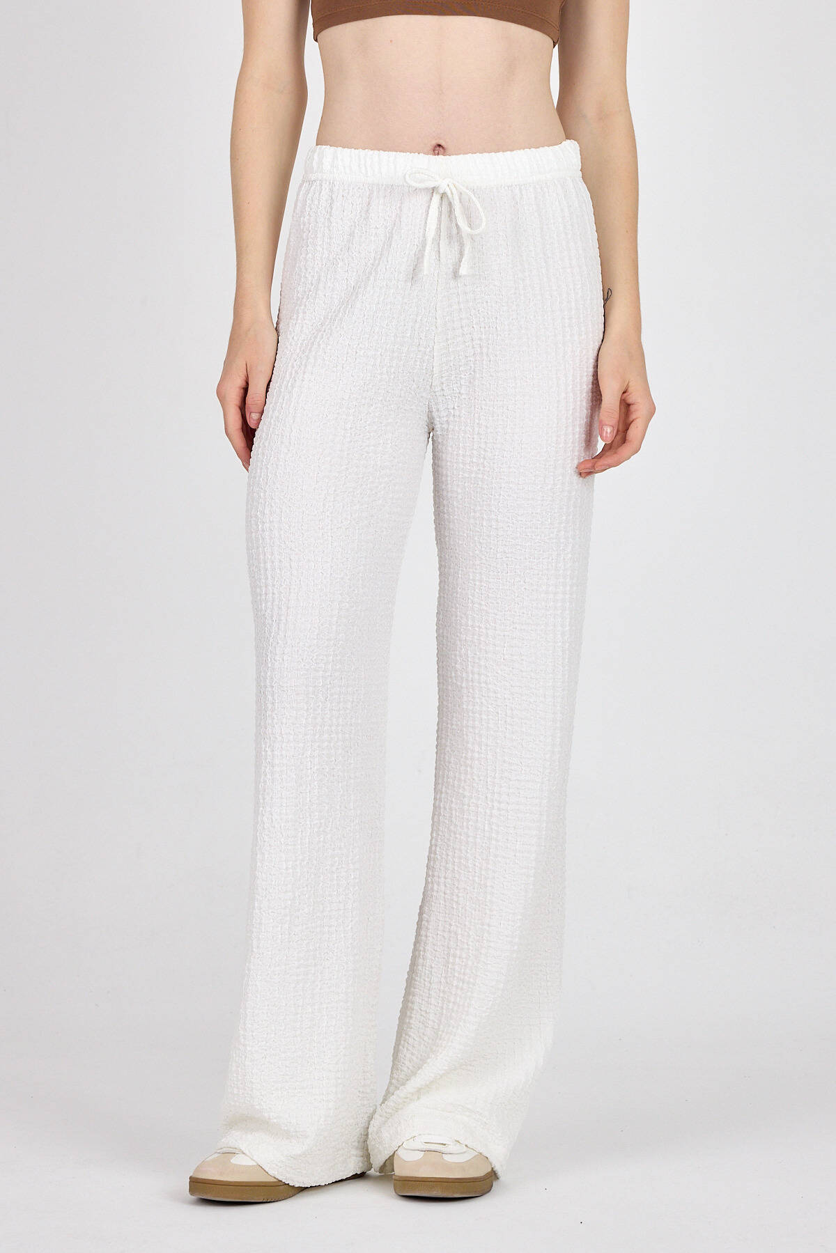 Beyaz Geniş Paça Dökümlü Bürümcük Kumaş Pantolon 326 - Stilay