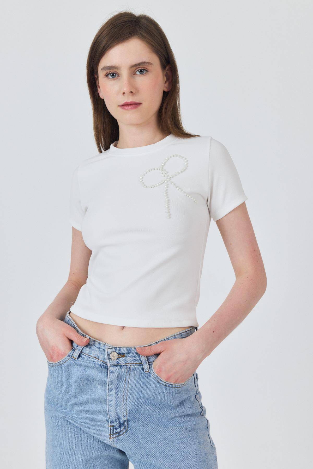 Beyaz İnci Kurdele İşlemeli Crop Slim Fit Tişört 2229 - 1
