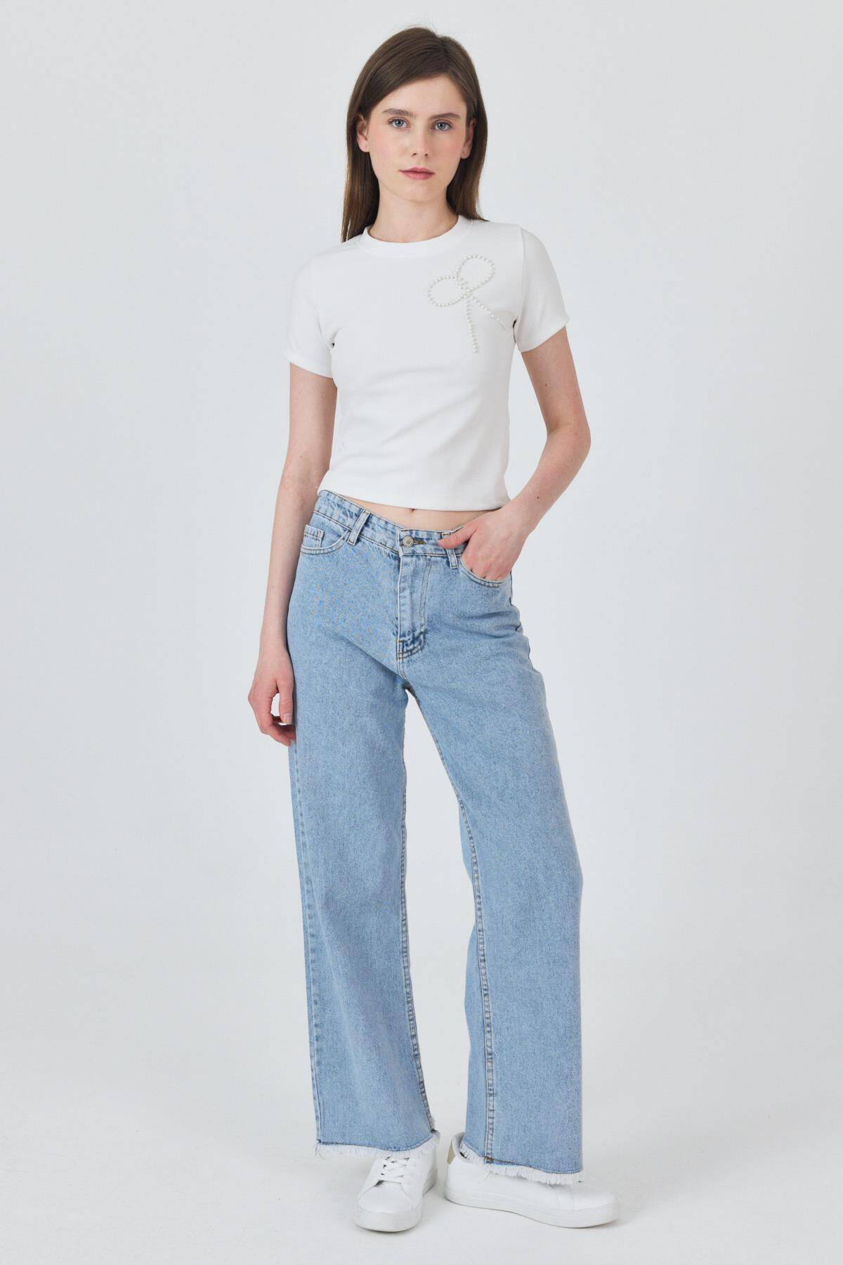 Beyaz İnci Kurdele İşlemeli Crop Slim Fit Tişört 2229 - Stilay