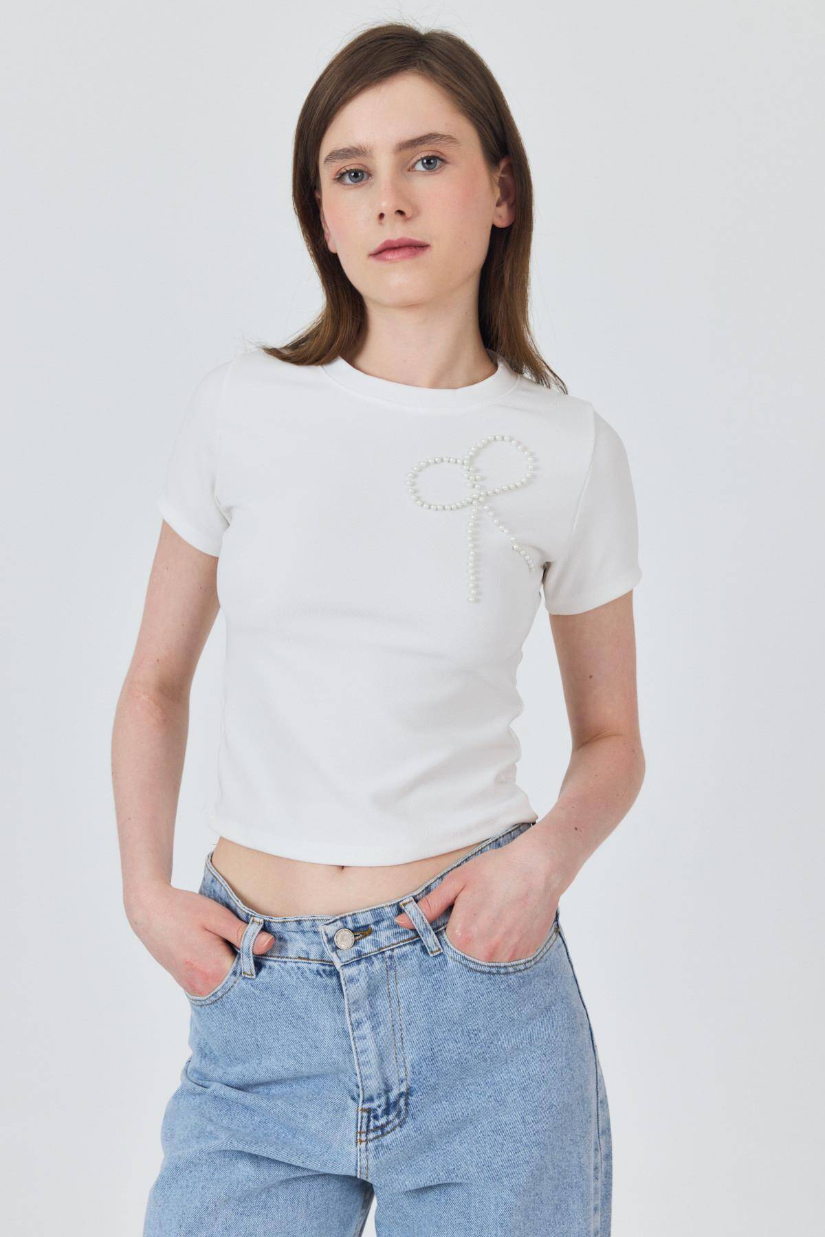 Beyaz İnci Kurdele İşlemeli Crop Slim Fit Tişört 2229 - 4