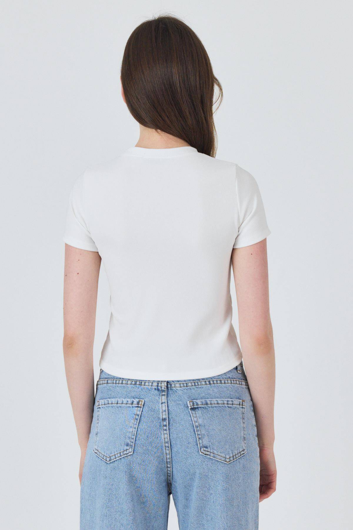 Beyaz İnci Kurdele İşlemeli Crop Slim Fit Tişört 2229 - 5