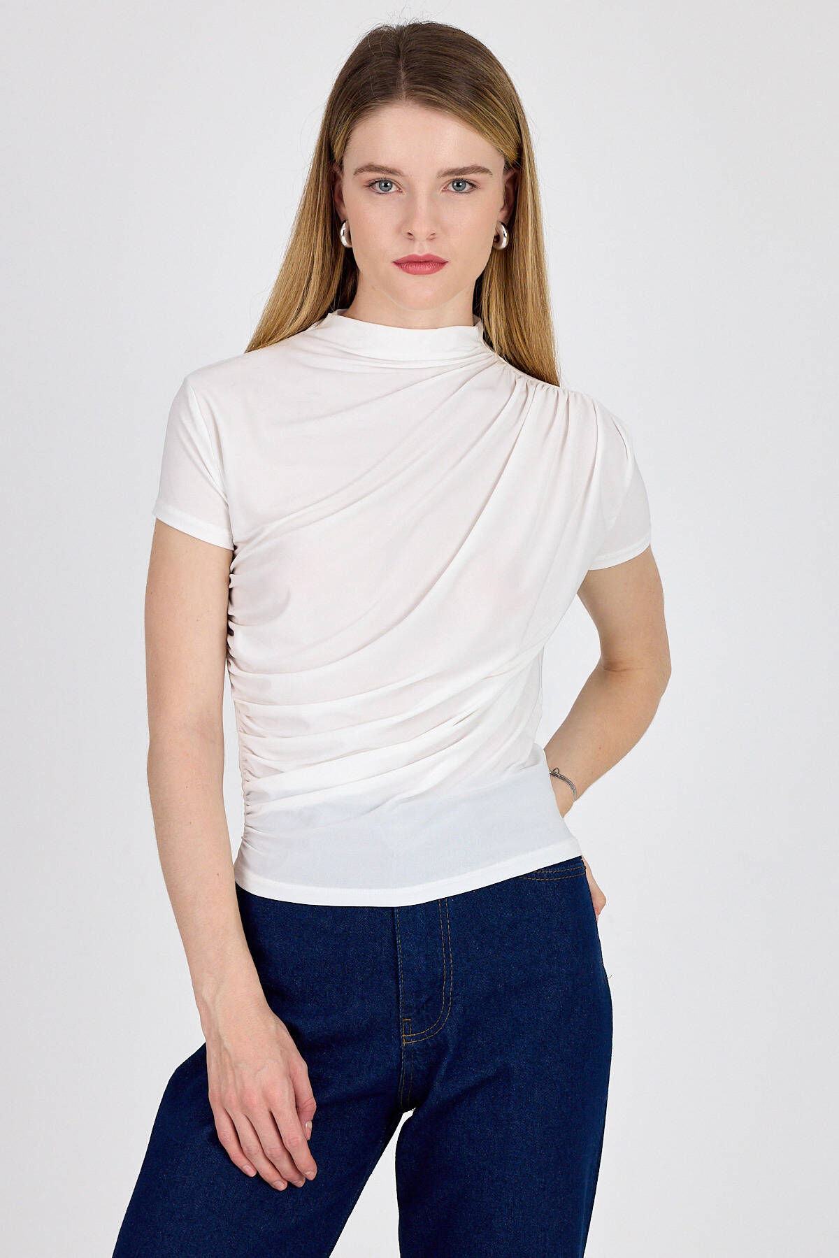 Beyaz Kısa Kol Büzgülü Sandy Bluz 2417 - Stilay