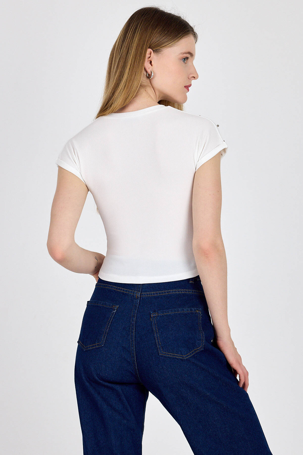Beyaz Omuz Boncuk Detaylı Slim Fit Crop Tişört 9208M - 5