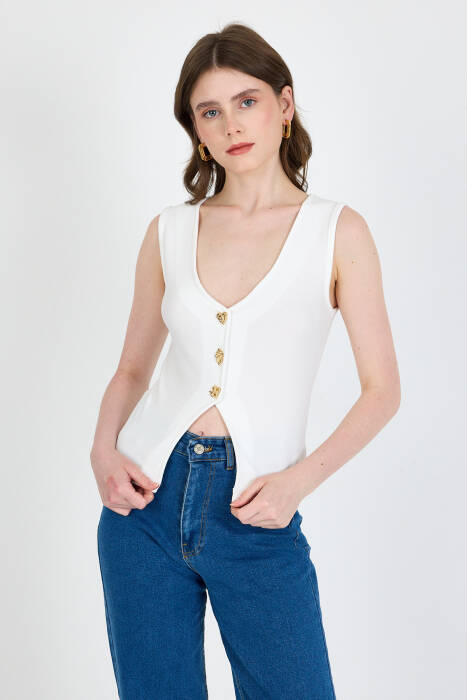 Beyaz V Yaka Düğme Detaylı Kolsuz Bluz 018 - Stilay