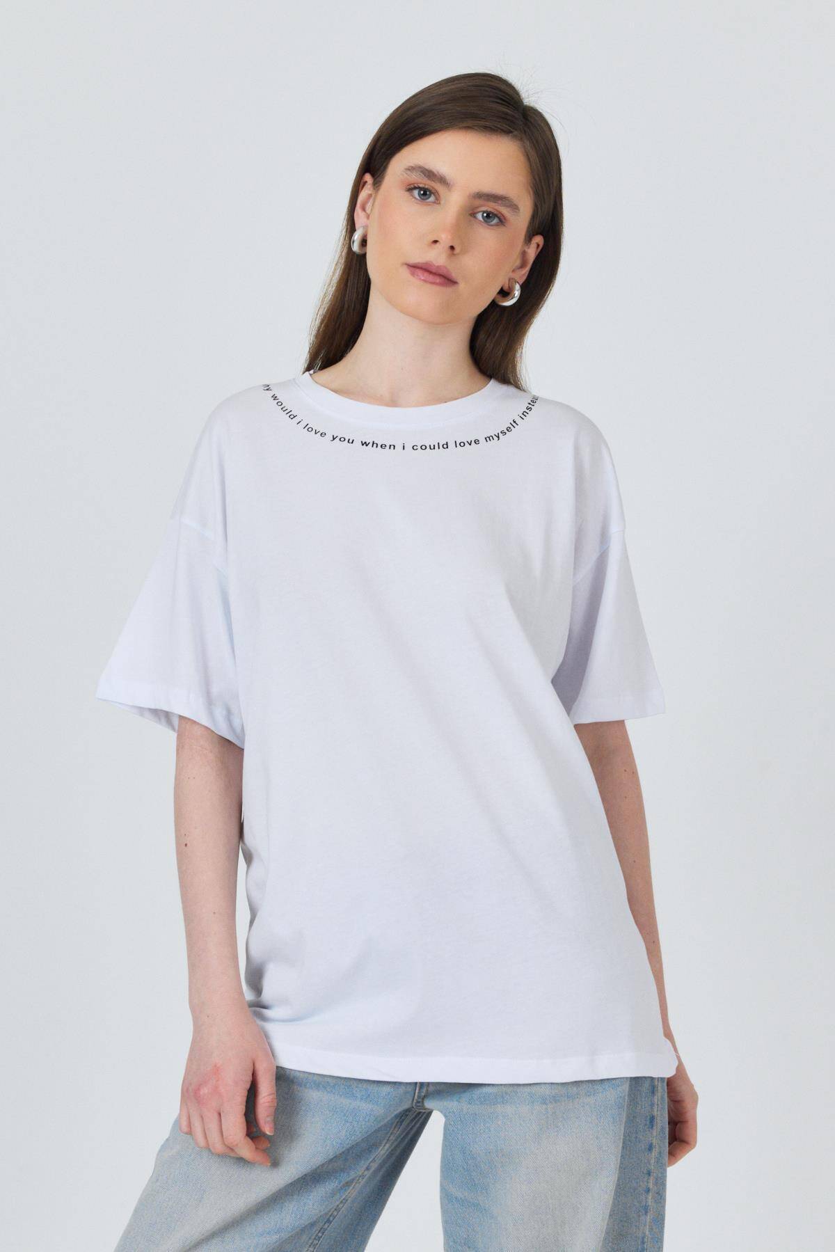 Beyaz Yaka Yazı Baskılı Oversize Pamuklu Tişört 2150-34M 
