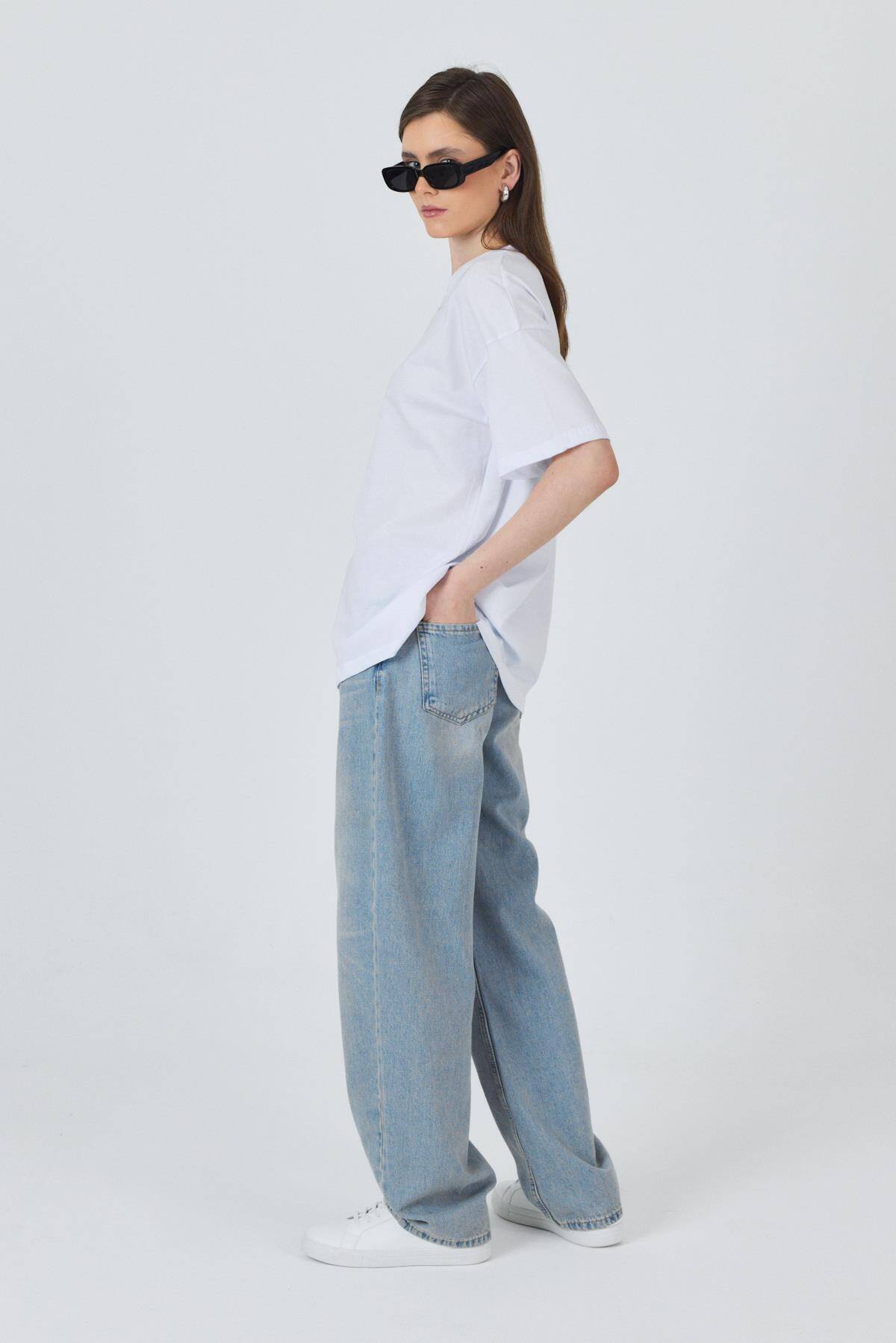 Beyaz Yaka Yazı Baskılı Oversize Pamuklu Tişört 2150-34M - 3