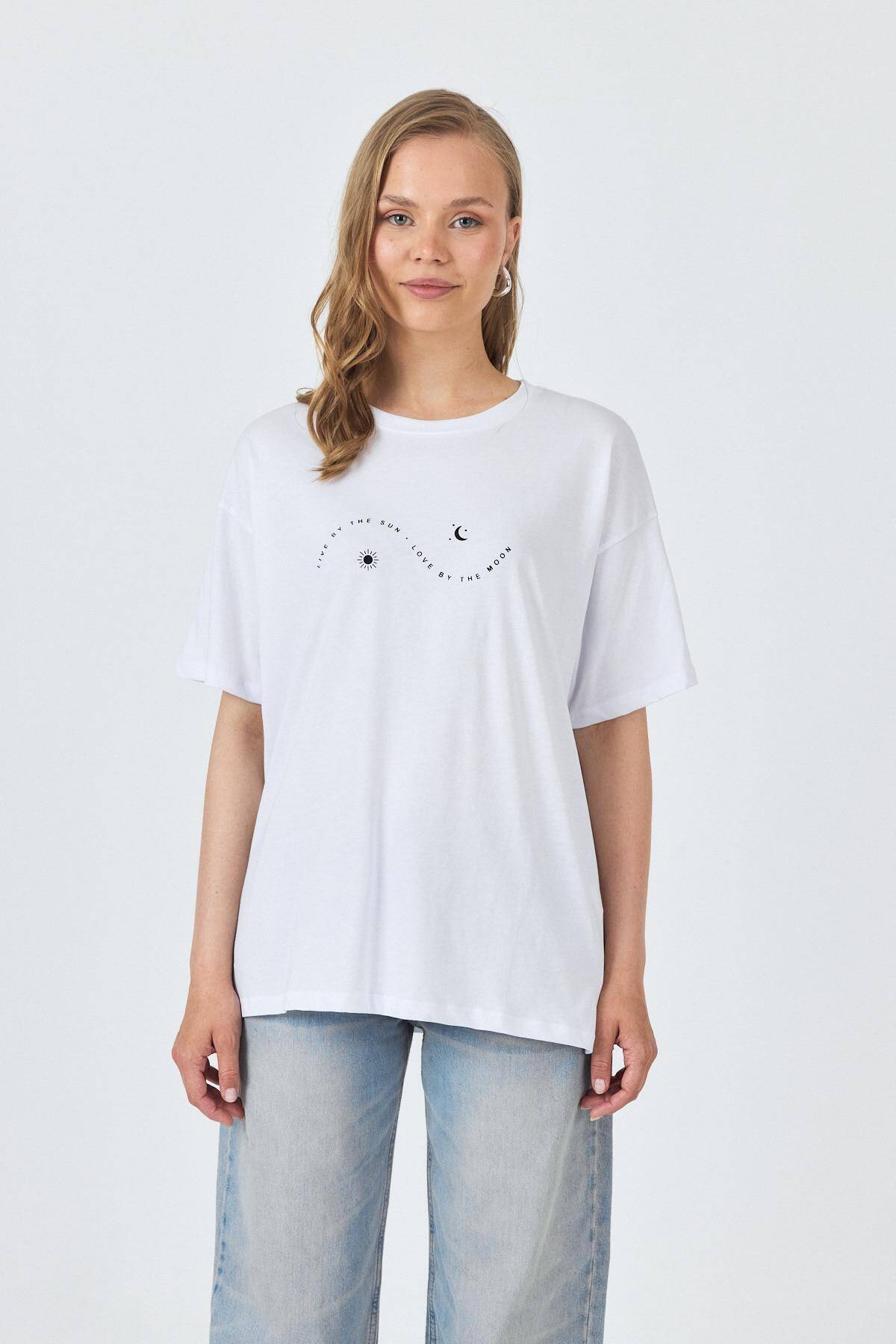 Beyaz Yazı Baskılı Oversize Pamuklu Tişört 2150-32M - Stilay