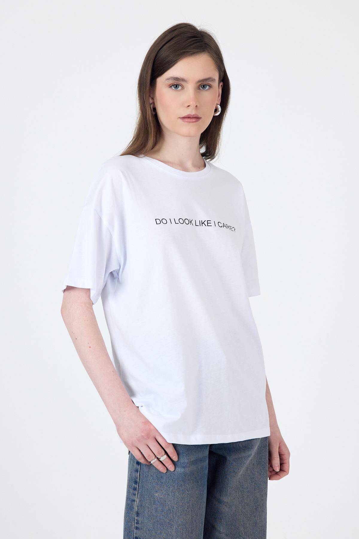 Beyaz Yazı Baskılı Oversize Pamuklu Tişört 2150-5M - Stilay