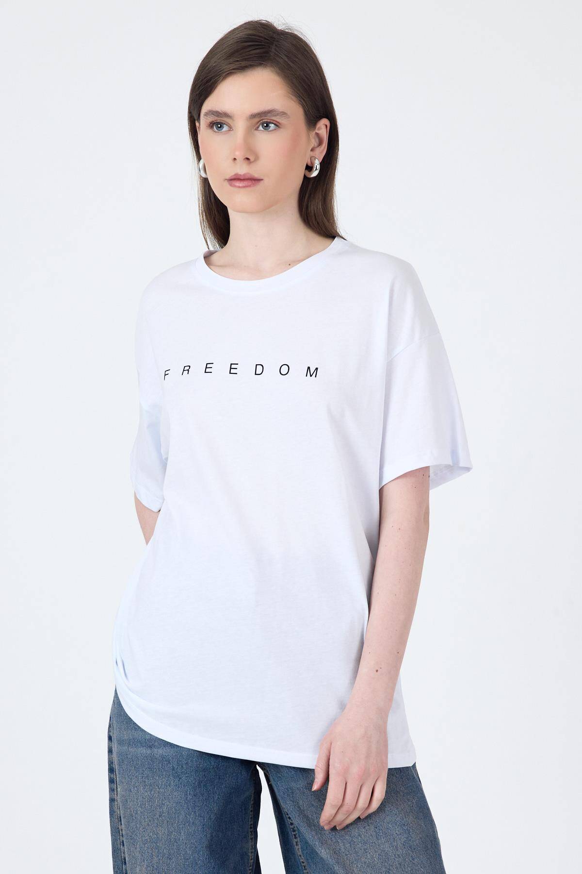 Beyaz Yazı Baskılı Pamuklu Oversize Tişört 2150-3M - Stilay