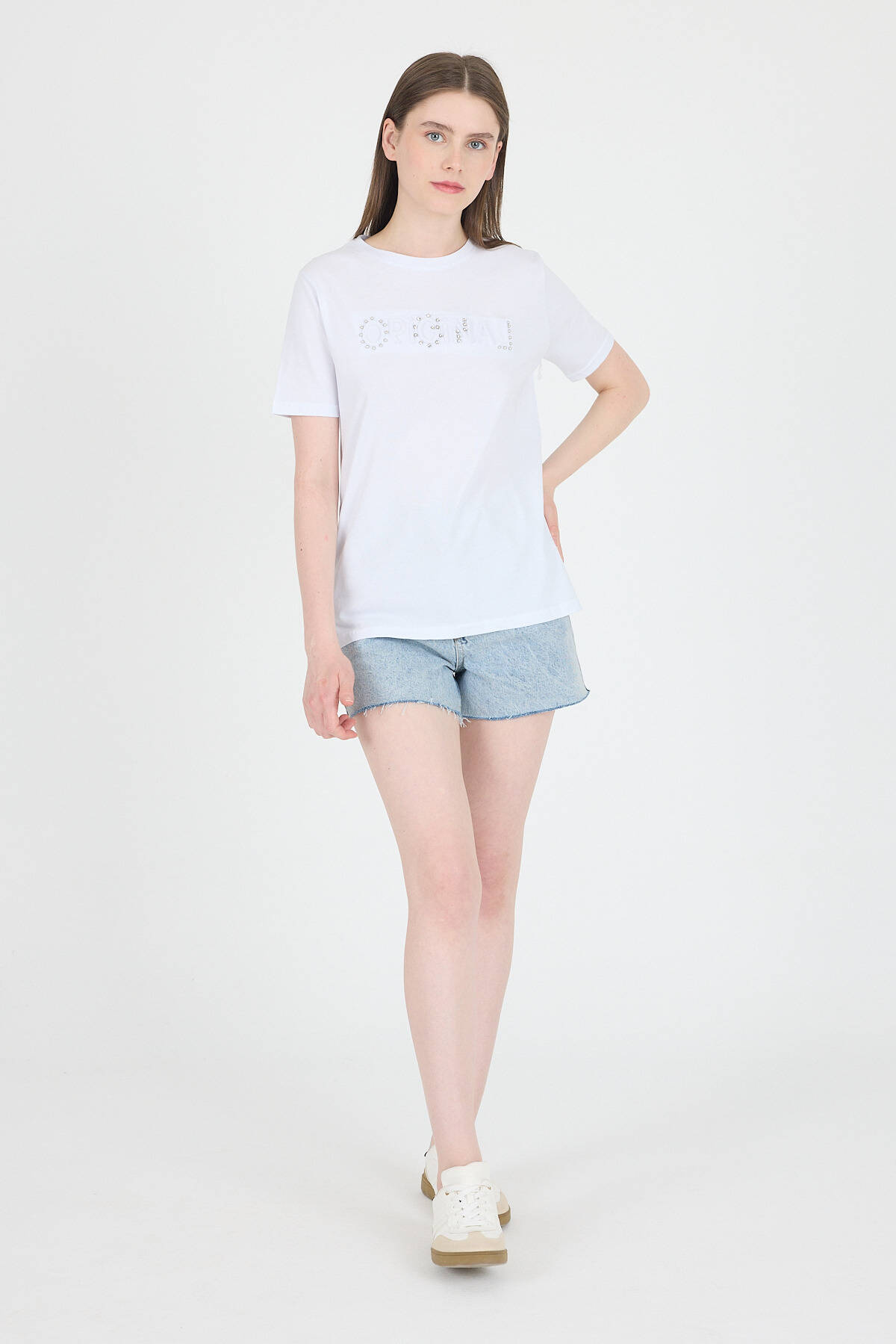 Beyaz Yazı Kabartmalı Relaxed Fit Tişört 25224 - 3