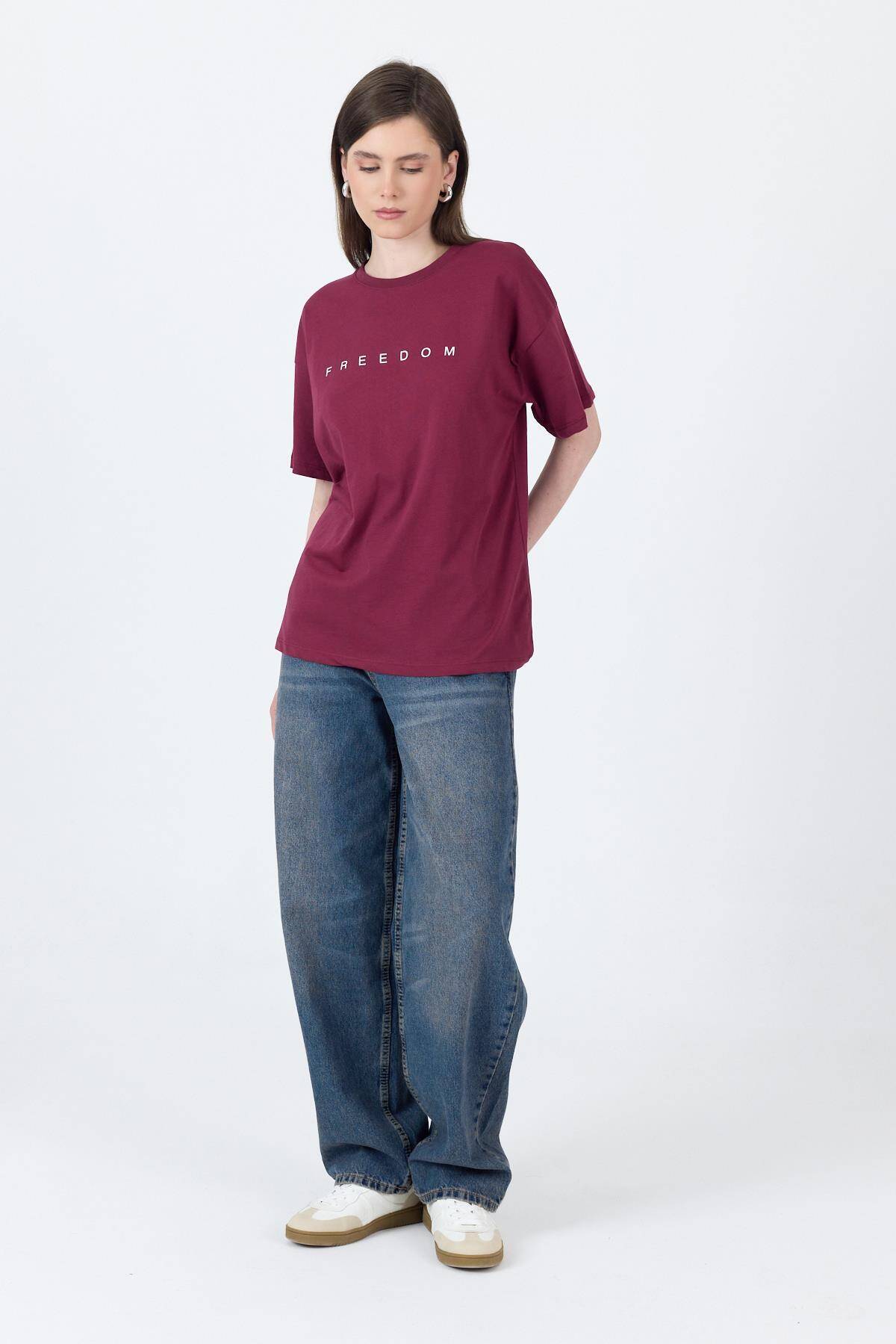 Bordo Yazı Baskılı Pamuklu Oversize Tişört 2150-3M - Stilay