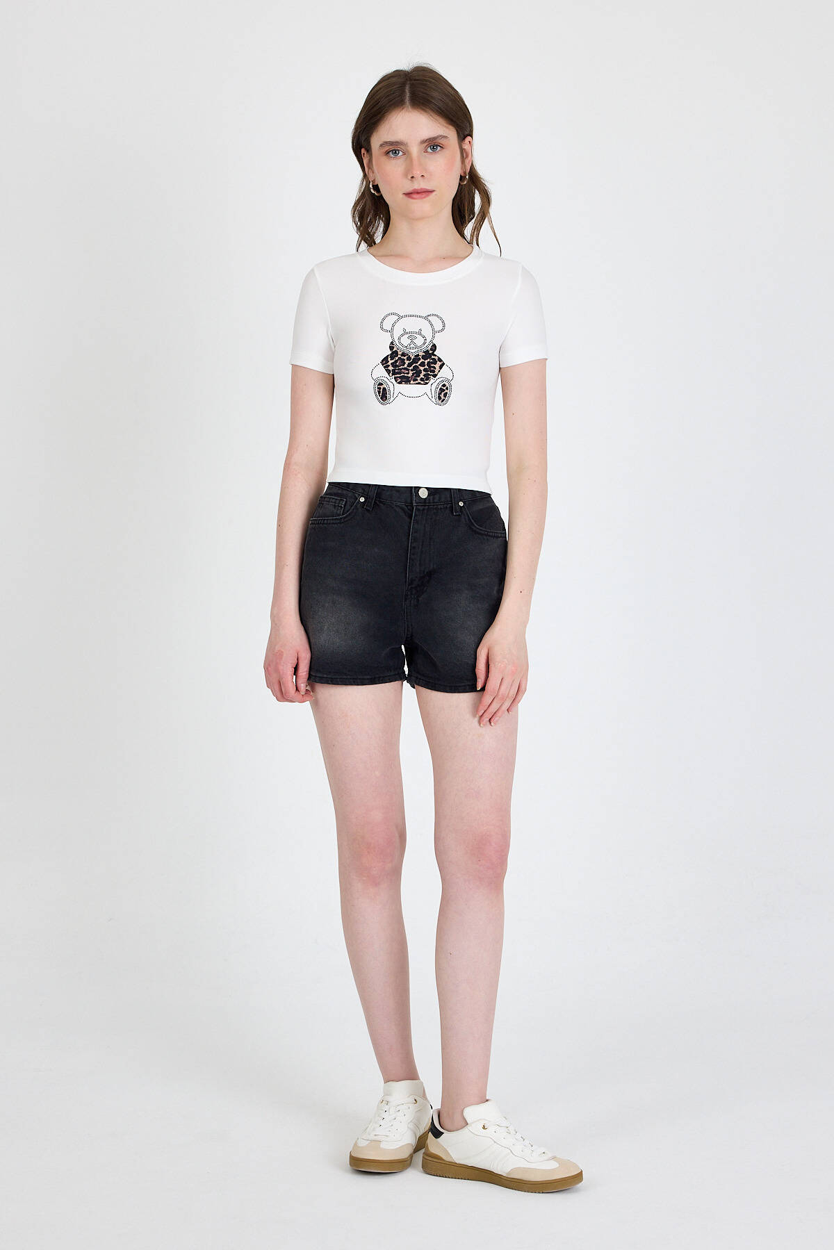 Ekru Ayıcık Baskılı Leopar Detaylı Slim Fit Crop Tişört 0549 - 3