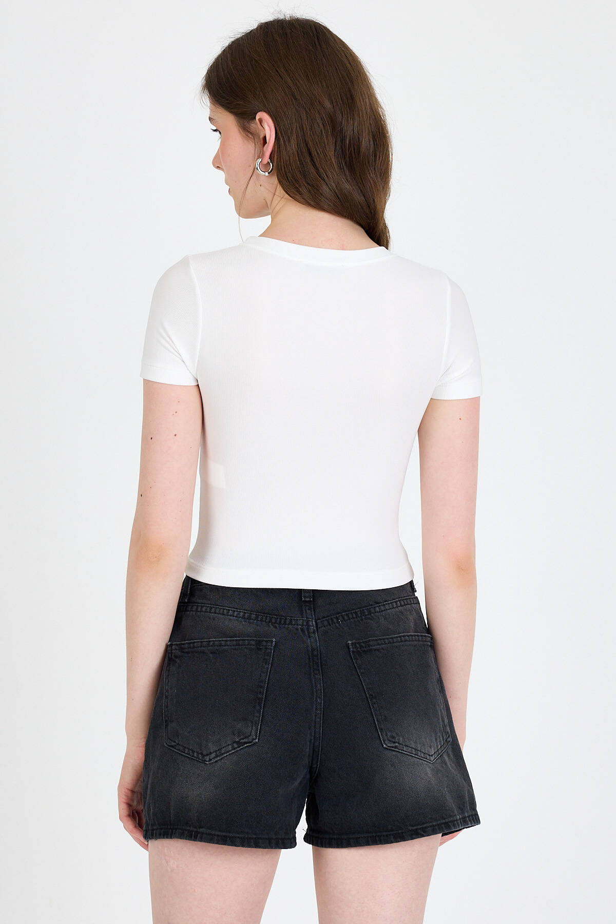 Ekru Ayıcık Baskılı Leopar Detaylı Slim Fit Crop Tişört 0549 - 5