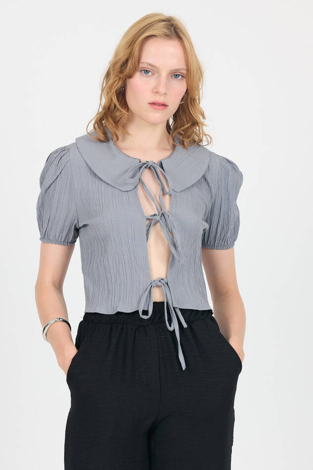 Gri Bağlama Detaylı Bebe Yaka Crop Bluz 8064 - 7