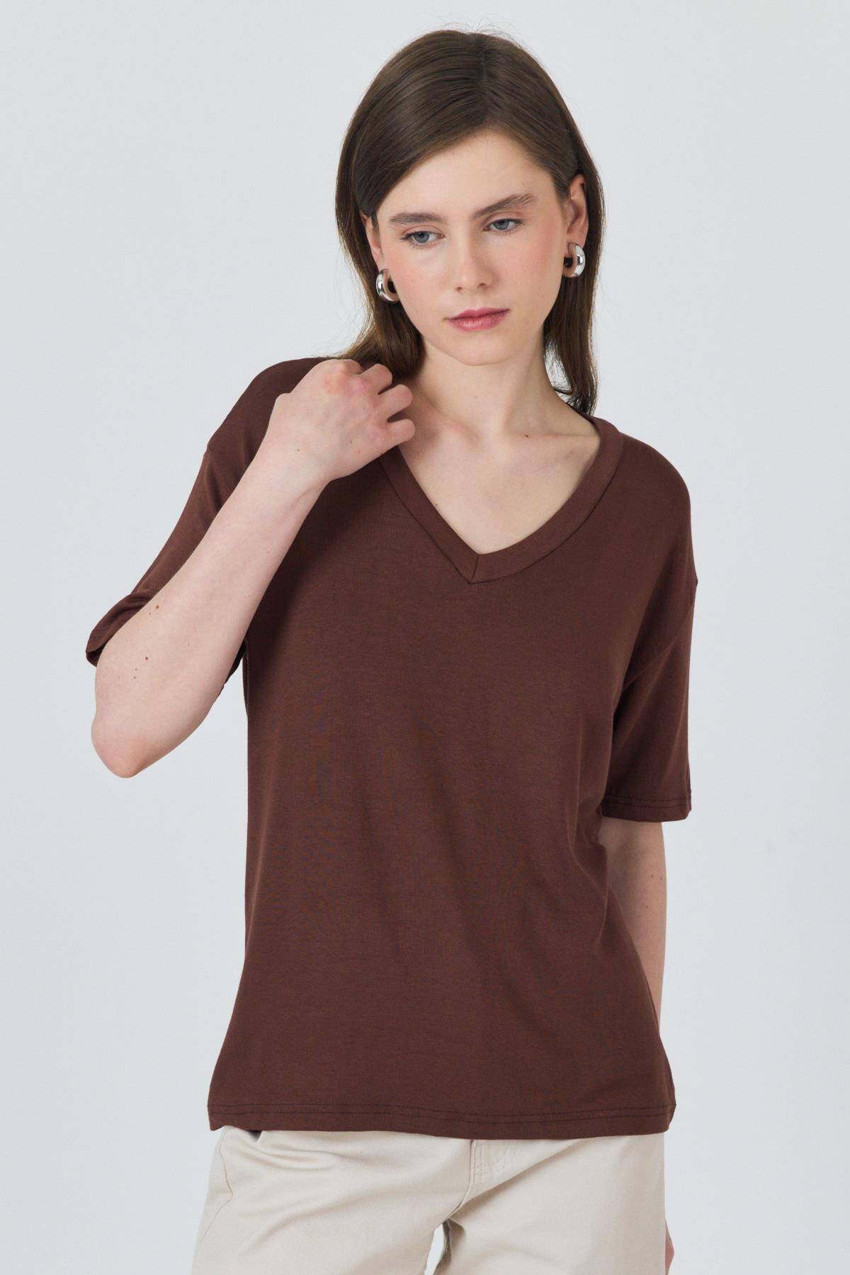 Kahve V Yaka Viskoz/Yumuşak Kumaş Dökümlü Tişört 3077 - 2