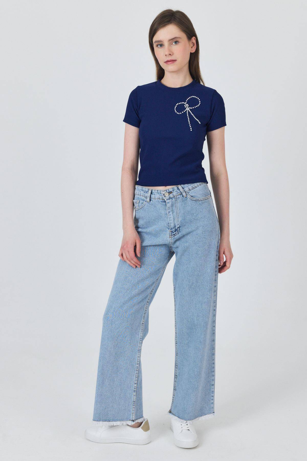 Laci İnci Kurdele İşlemeli Crop Slim Fit Tişört 2229 - Stilay