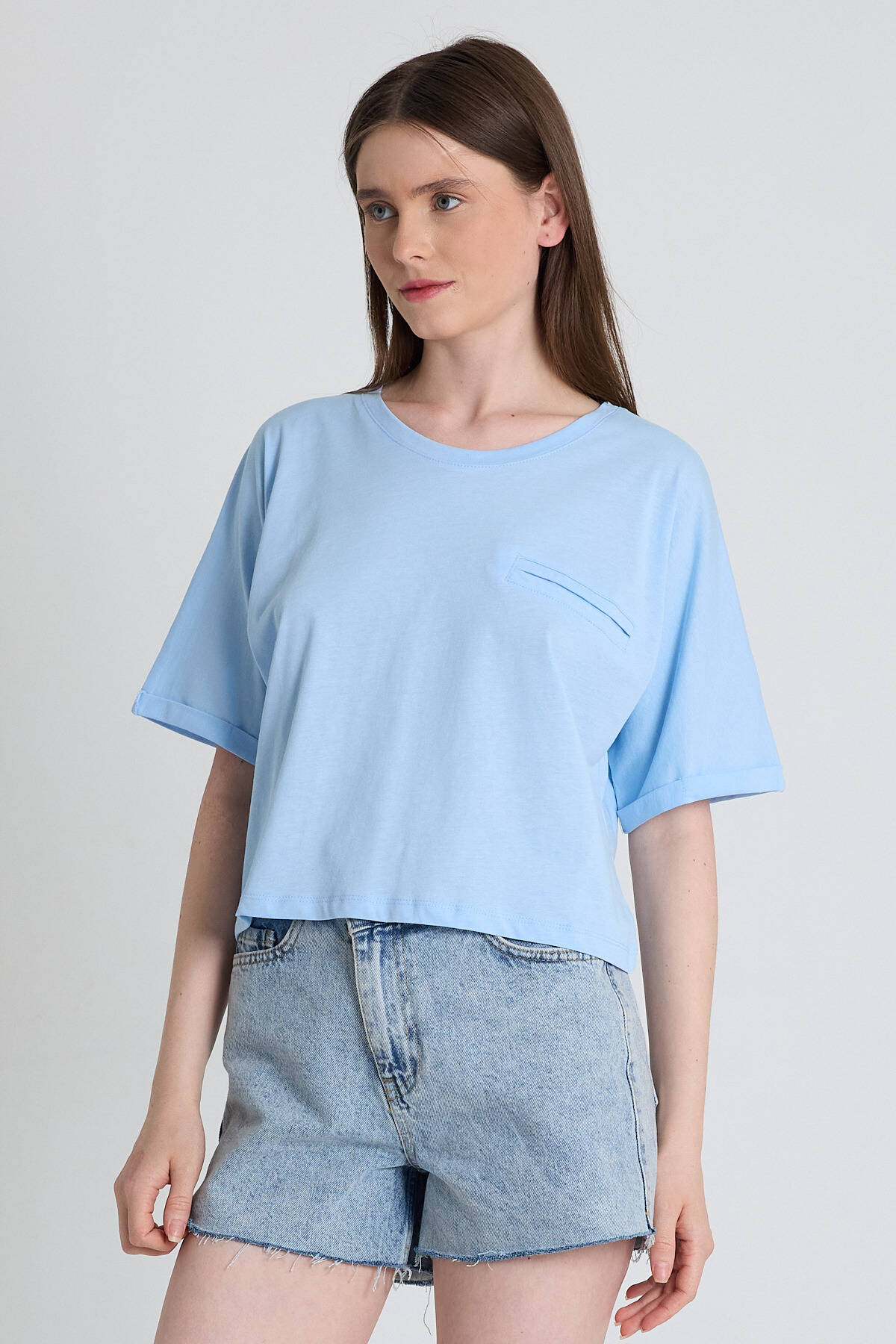 Mavi Cep Detaylı Bisiklet Yaka Crop Tişört 2136M - Stilay