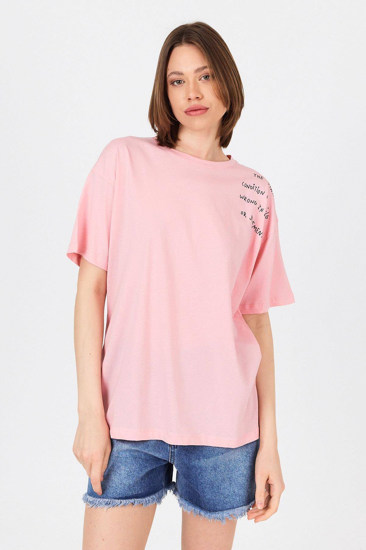 Pembe Göğüs Yazı Baskılı Pamuklu Oversize Tişört 2150-31M - Stilay