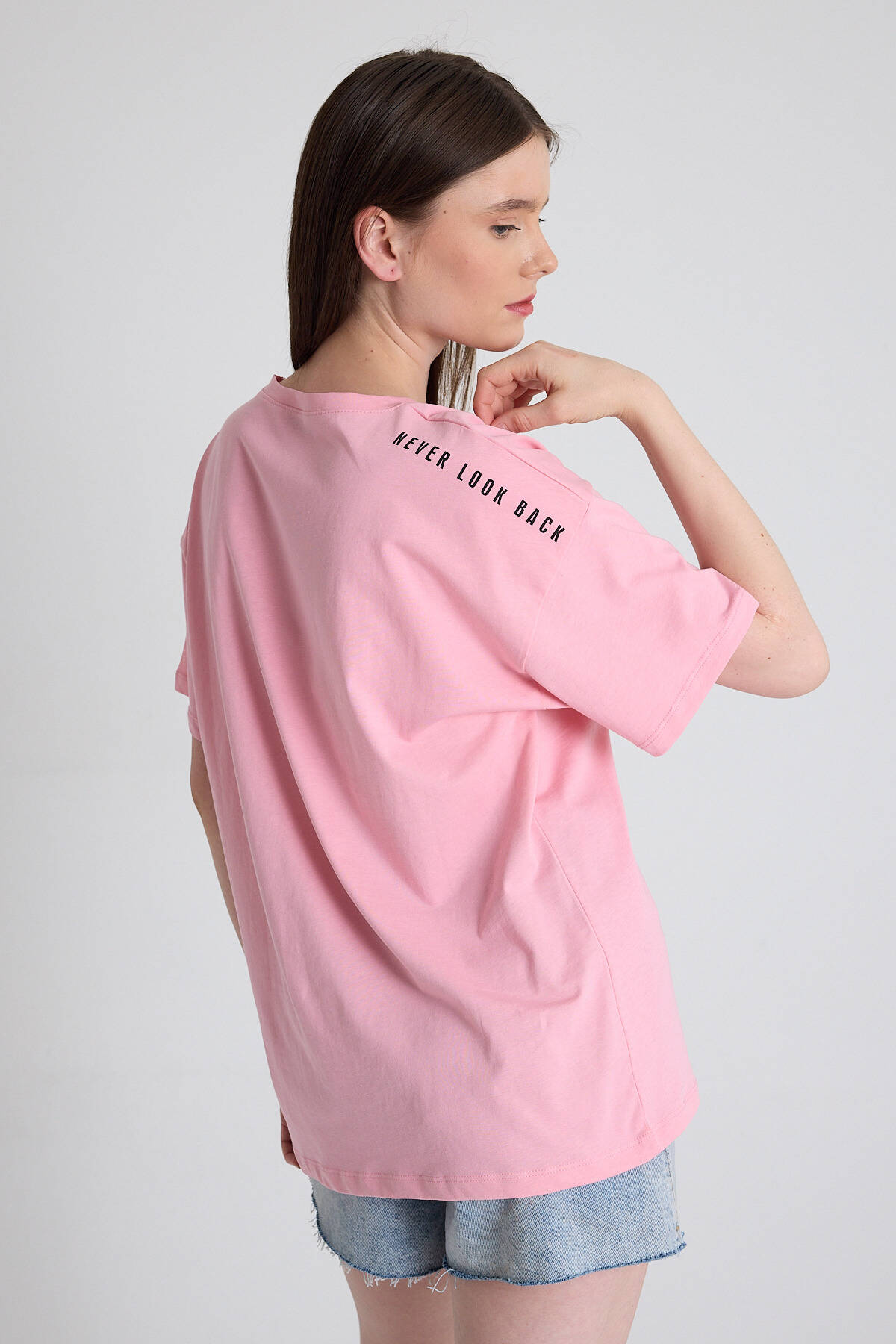 Pembe Omuz Yazı Baskılı %100 Pamuk Oversize Tişört 2150-30M - Stilay