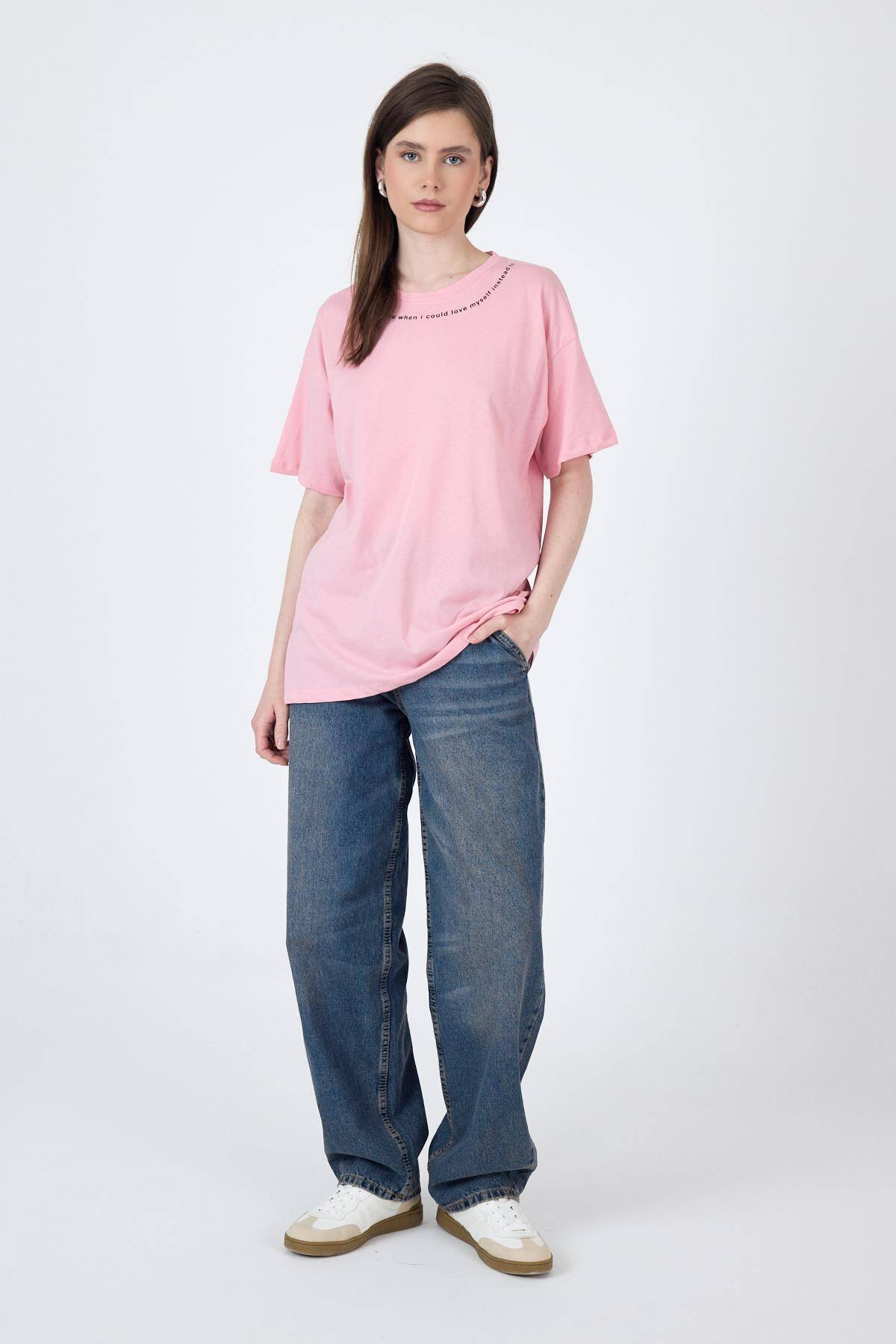 Pembe Yaka Yazı Baskılı Oversize Pamuklu Tişört 2150-34M - 3