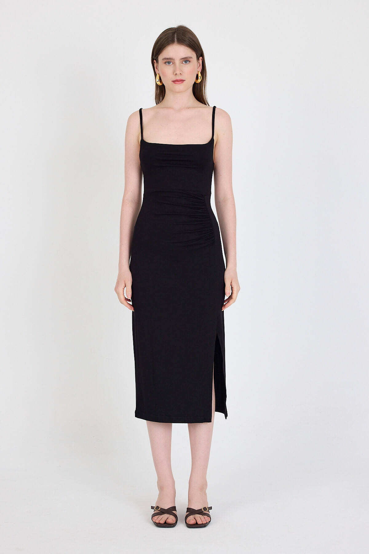 Siyah Askılı Yırtmaçlı Drape Detaylı Dokuma Elbise 21003 - Stilay